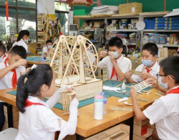 學黨史 開新局｜將黨史學習教育融入散學典禮！寶民小學師生重溫紅色經(jīng)典齊唱紅色歌曲